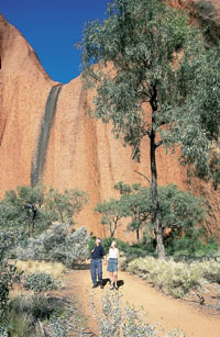 Mala walk at Uluru - Ayers Rock courtesy of Tourism NT for the promotion of travel to Uluru - Uluru Kata Tjuta - Travel guide for the promotion of Aboriginal cultural tourism in Australia